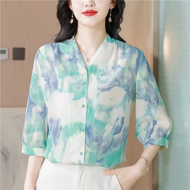 항저우 고급 실크 여성 셔츠 2026 년 새로운 봄 여름 드레스 중년 엄마 꽃무늬 대 簰 뽕나무 누에 실크 맨위