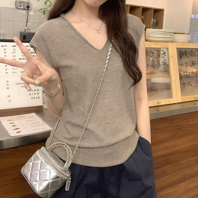 실제 촬영 그림 롤 측면 디자인 센스 V 칼라 긍정적 인 어깨 짧은 소매 티셔츠 여자 여름 2024 새로운 패션 외국 가스 느슨한 맨위