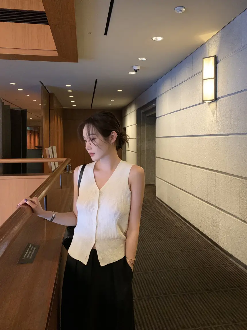 단색 단추 디테일 가디건 상세 이미지 17