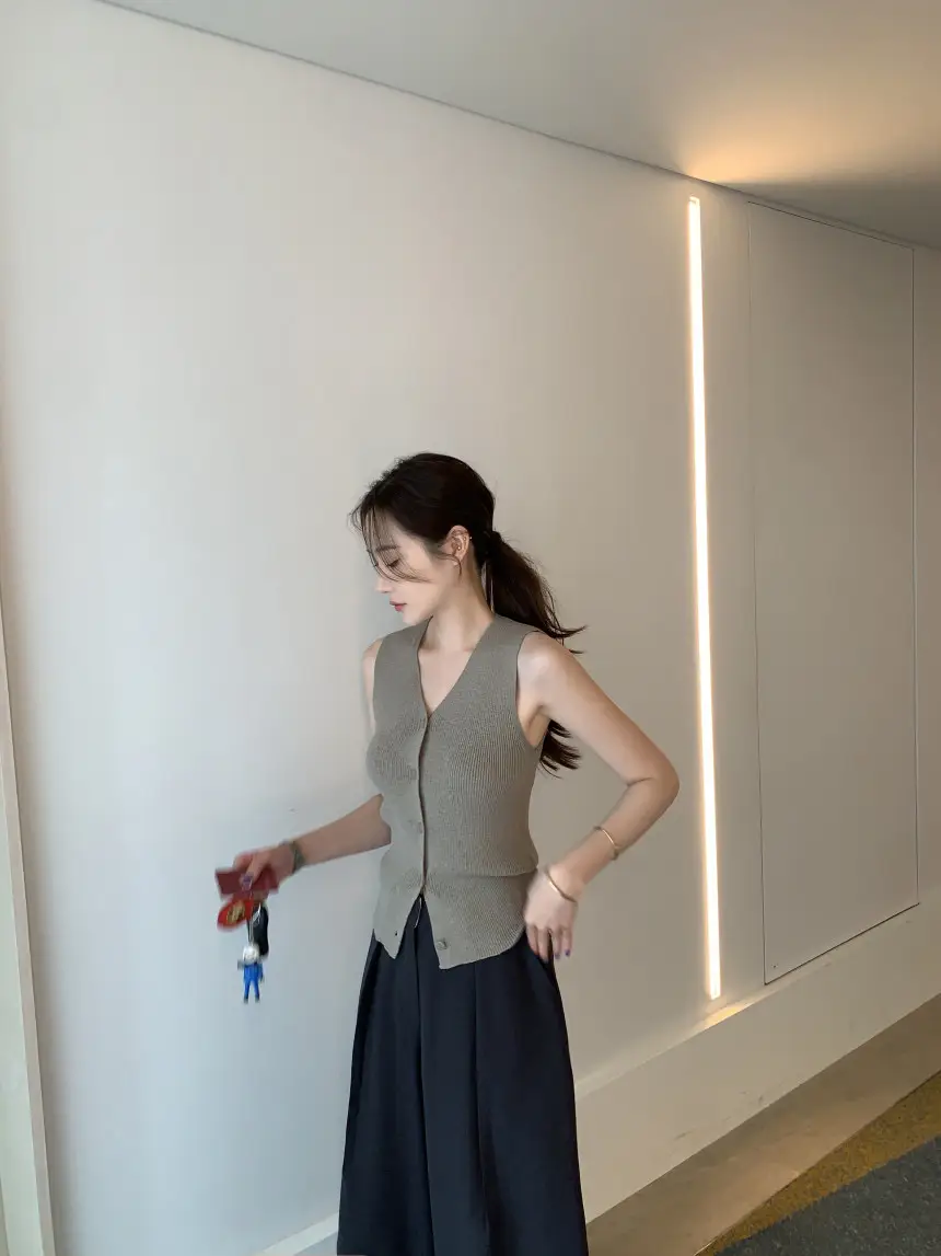 단색 단추 디테일 가디건 상세 이미지 24