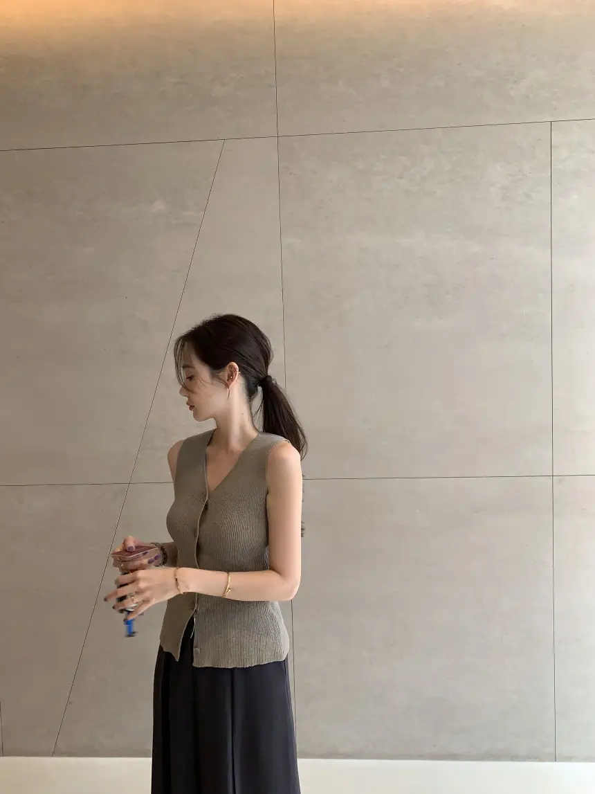 단색 단추 디테일 가디건 상세 이미지 25