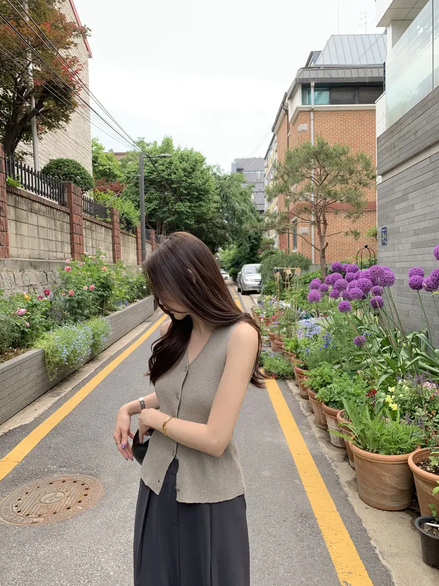단색 단추 디테일 가디건 상세 이미지 31