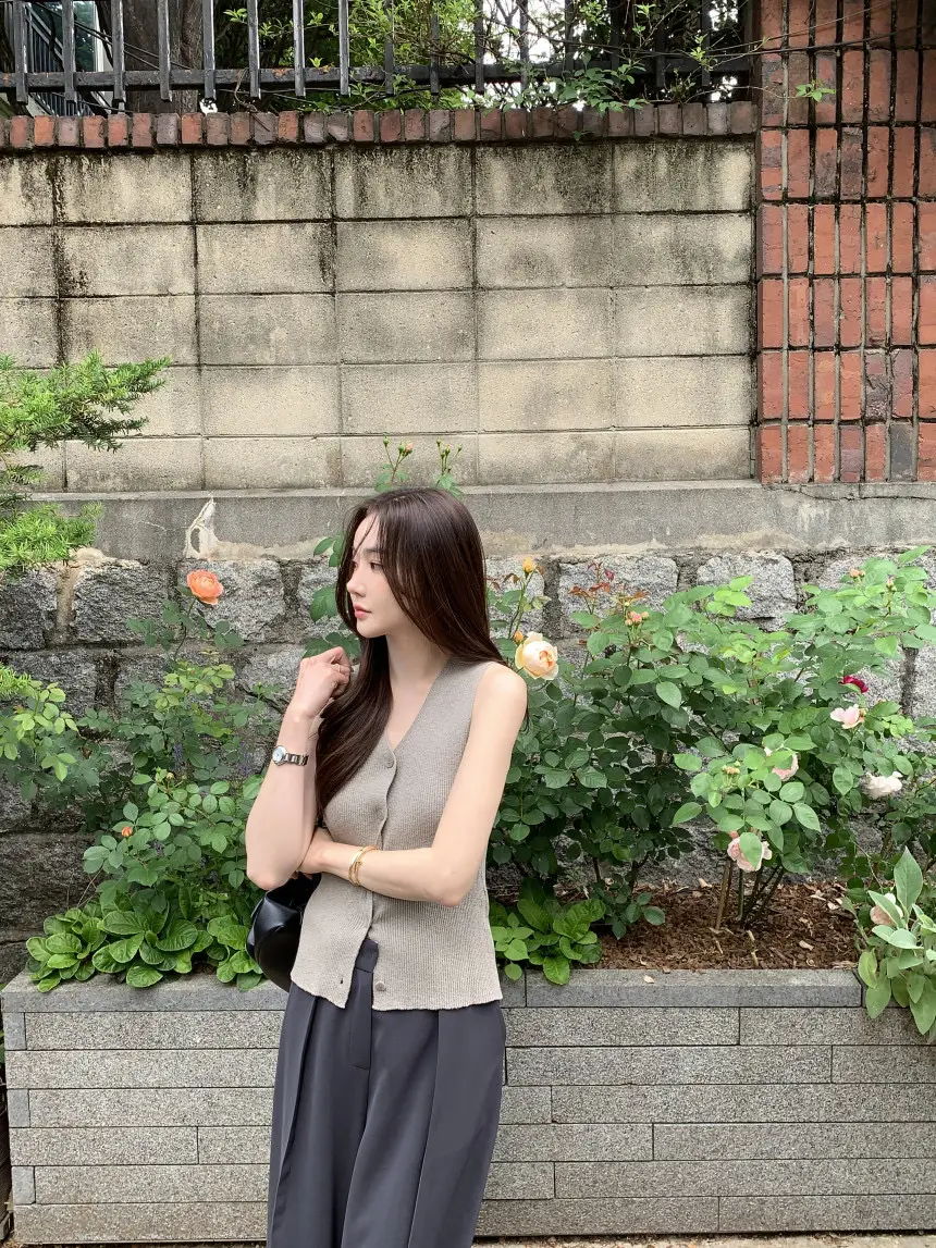 단색 단추 디테일 가디건 상세 이미지 32