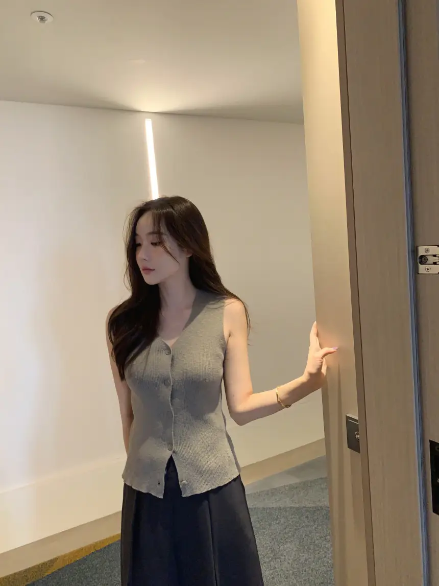 단색 단추 디테일 가디건 상세 이미지 36