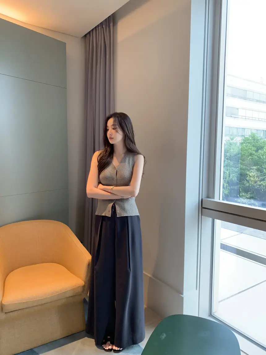 단색 단추 디테일 가디건 상세 이미지 42