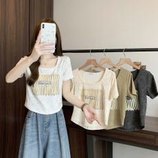 批发实拍2026夏装新款<b class='q'>胖</b><b class='q'>mm</b>大码女百搭显瘦印花字母u领圆弧短袖T恤