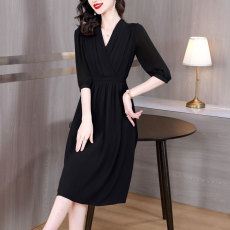 批发实拍法式连衣裙气质女2026年夏季微<b class='q'>胖</b>显瘦V领时尚a字茶歇裙纯色