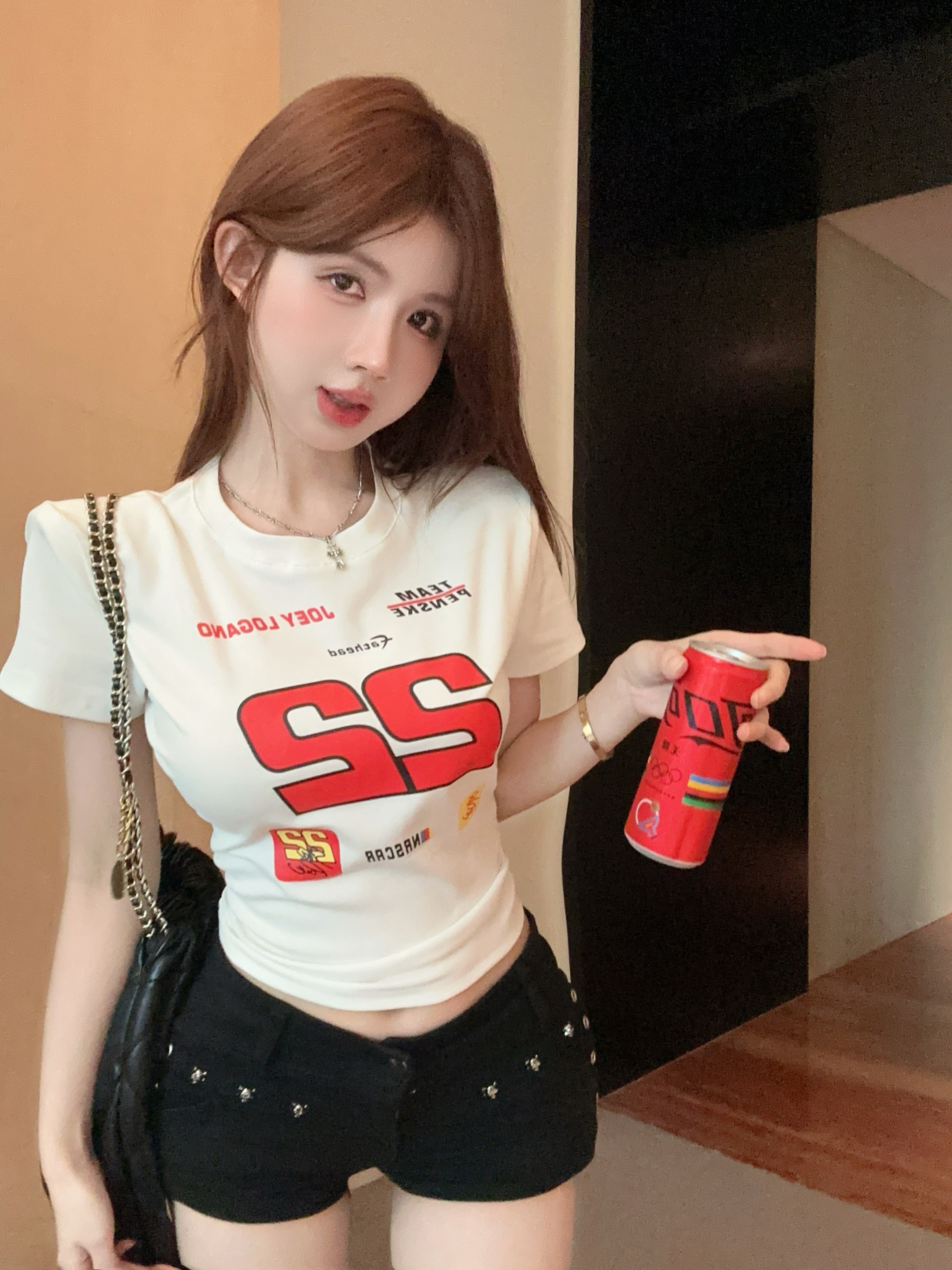 실사 정가 여름 몸매 가꾸기 슬림해 보이는 반팔 티셔츠 쇼트 스타일 달콤한 핫걸 순수한 욕망 레이싱 바람 긍정적 인 어깨 의류 여성
