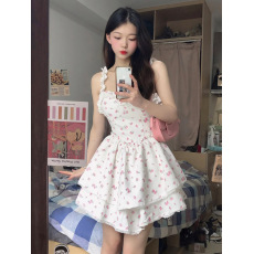 批发白色碎花吊带连衣裙女夏辣妹性感纯欲风收腰显瘦蓬蓬裙甜辣风裙子