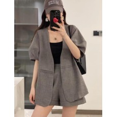 批发夏季薄款灰色西装套装<b class='q'>女</b>2026新款短裤<b class='q'>西服</b>两件套洋气穿搭一整套潮
