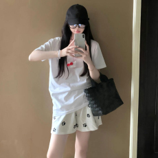 批发可爱狗印白色短裤女夏季新款小个子直筒休闲阔腿五分中裤