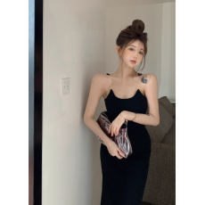 批发小众设计隐形<b class='q'>透明</b><b class='q'>肩带</b>别致性感辣妹修身黑色吊带中长裙气质