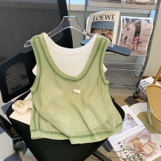 批发一整套女设计感镂空冰丝针织吊带背心内搭小衫上衣夏日穿搭两件套