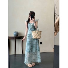 批发实拍实价 设计感小众清冷大美人荷叶边显瘦吊带<b class='q'>连衣裙</b>