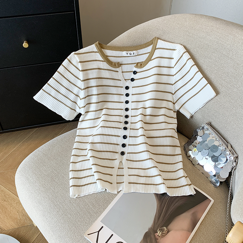 실사 대 물품 2026 여름 새로운 디자인 센스 스트라이프 하프 오픈 가디건 반팔 맨위 티셔츠 얼음 실크 니트 스웨터 여성