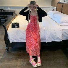 批发气质淑女碎花<b class='q'>连衣裙</b>2026夏季新款显瘦高档收腰吊带长裙子度假风