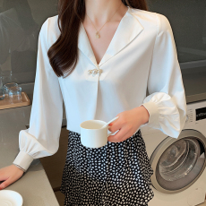 批发职业通勤衬衫女设计感小众长袖v领衬衣2026春装新款气质<b class='q'>雪纺上衣</b>