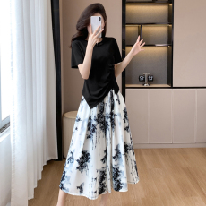 批发夏季新款套装短袖T恤上衣裤裙<b class='q'>大码</b>女装宽松型时尚显瘦国潮两件套