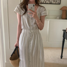 批发实拍 小众复古 撞色条纹方领设计 单排扣肌理感长款<b class='q'>连衣裙</b>
