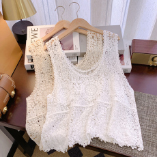 批发实拍2026夏季文艺镂空钩花针织背心女新款百搭无袖叠穿吊带上衣