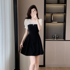 批发实拍  泡泡袖拼接<b class='q'>连衣裙</b>女2026年夏季新款小众收腰裙子气质a字裙