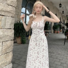 批发气质淑女初恋碎花连衣裙夏高档甜美小清新收腰显瘦度假风吊带<b class='q'>长裙</b>