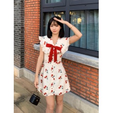 批发有货 v领小飞袖连衣裙樱桃印花设计感甜美显瘦收腰a字短裙<b class='q'>子</b>