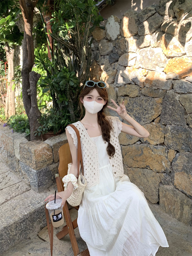 Real shot of 2024 new summer style super fairy temperament solid color suspender dress + hollow knitted vest suit