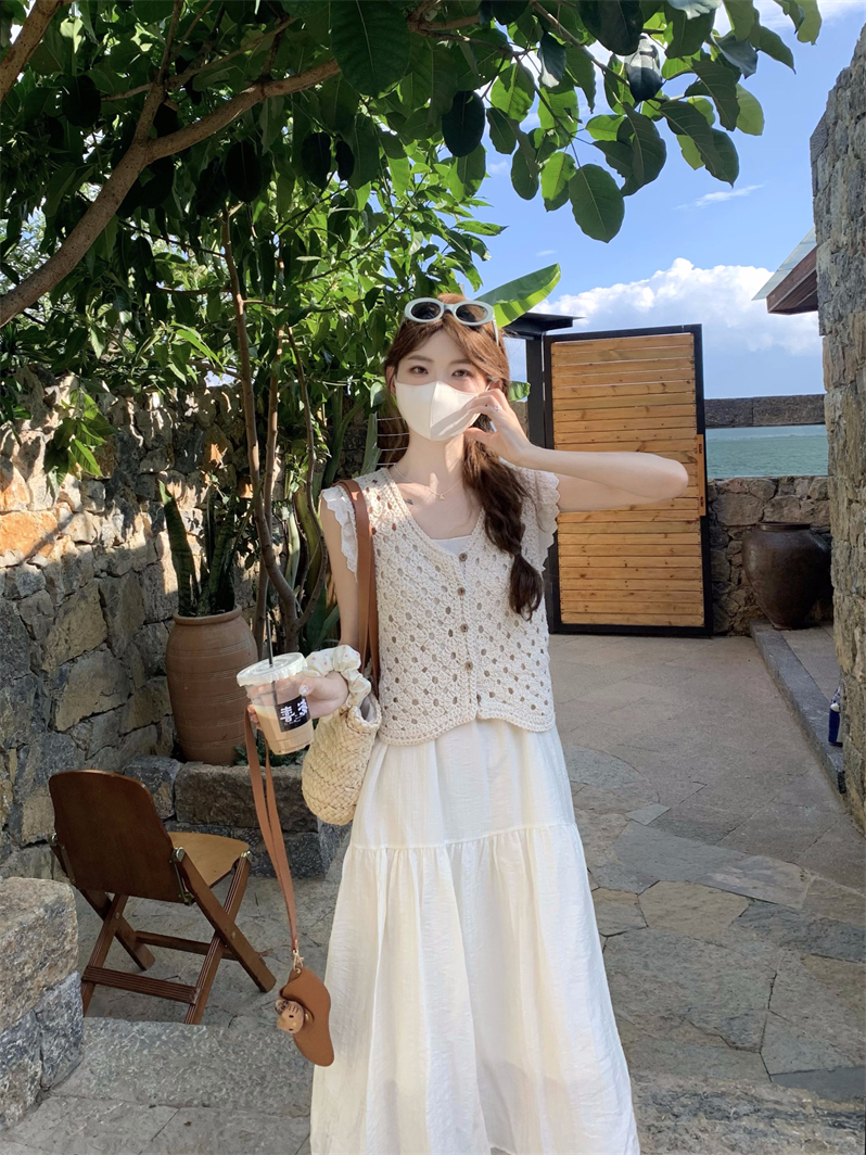 Real shot of 2024 new summer style super fairy temperament solid color suspender dress + hollow knitted vest suit