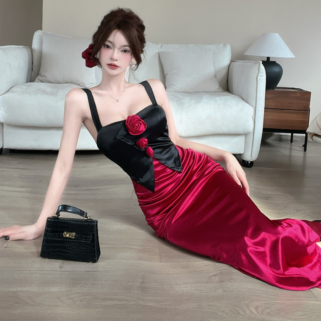 Real shot of French light luxury sexy satin contrasting color flower splicing long hip-hugging bottoming suspender dress