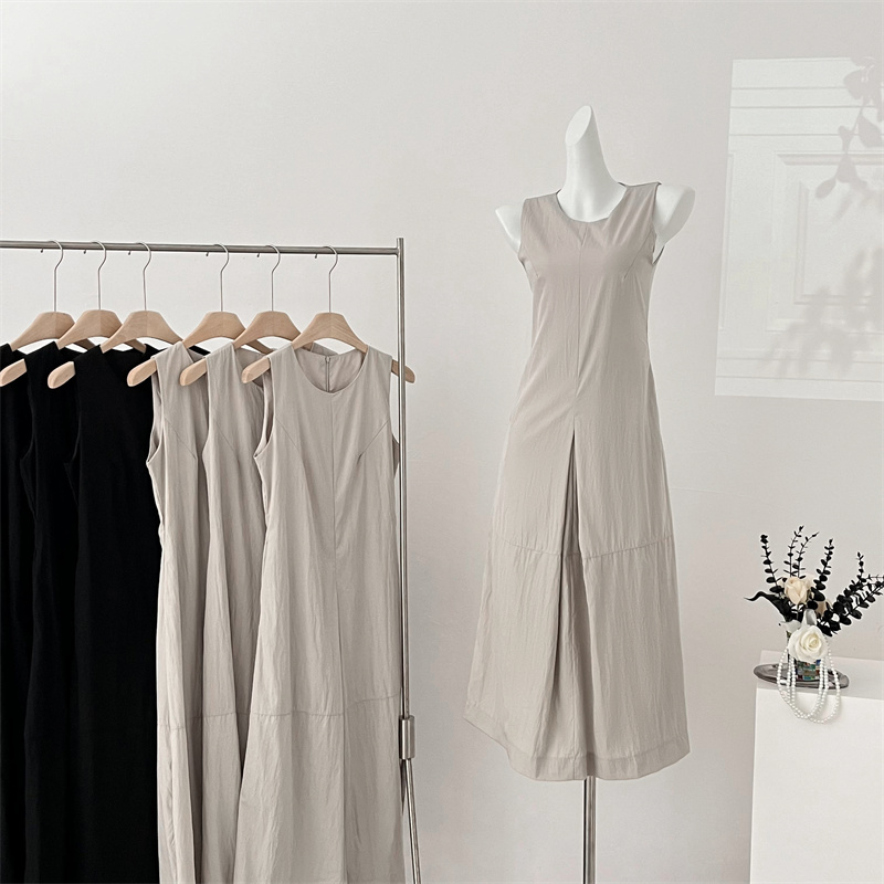 Xiaojunjun Britney Lem* style/high-cut minimalist temperament small A-line silhouette sleeveless casual dress