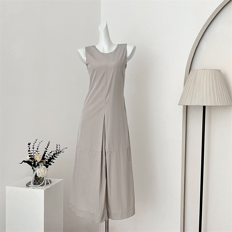 Xiaojunjun Britney Lem* style/high-cut minimalist temperament small A-line silhouette sleeveless casual dress