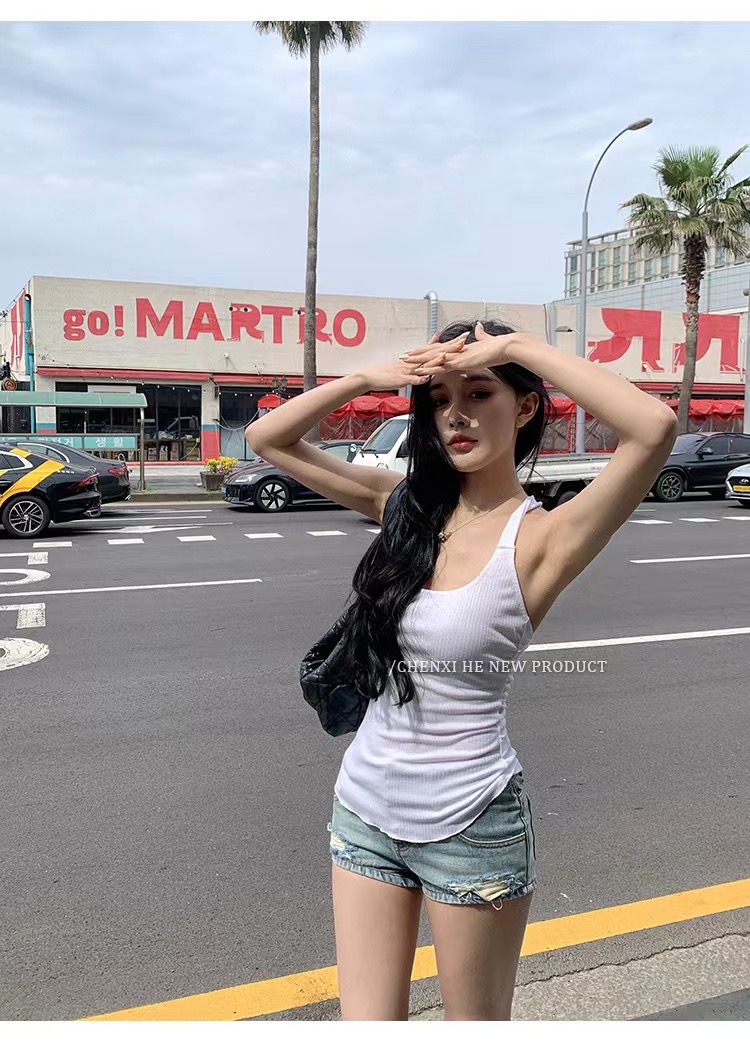 何晨曦 三色金屬裝飾扭結吊帶女夏季修身顯瘦百搭U領露背無袖上衣