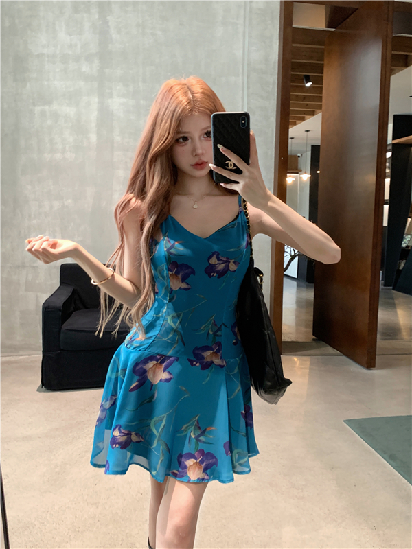 Real shot of new summer waist slimming floral suspender dress