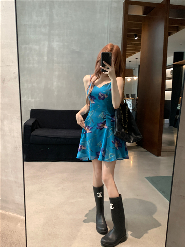 Real shot of new summer waist slimming floral suspender dress