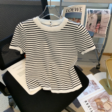 批发实拍经典<b class='q'>黑白条纹</b>设计感短袖针织衫优雅百搭<b class='q'>T</b><b class='q'>恤</b>圆领显瘦短款