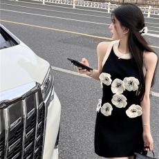 批发黑色小香风无袖连衣裙子女夏季超好看赫本花朵显瘦气质露肩a字裙