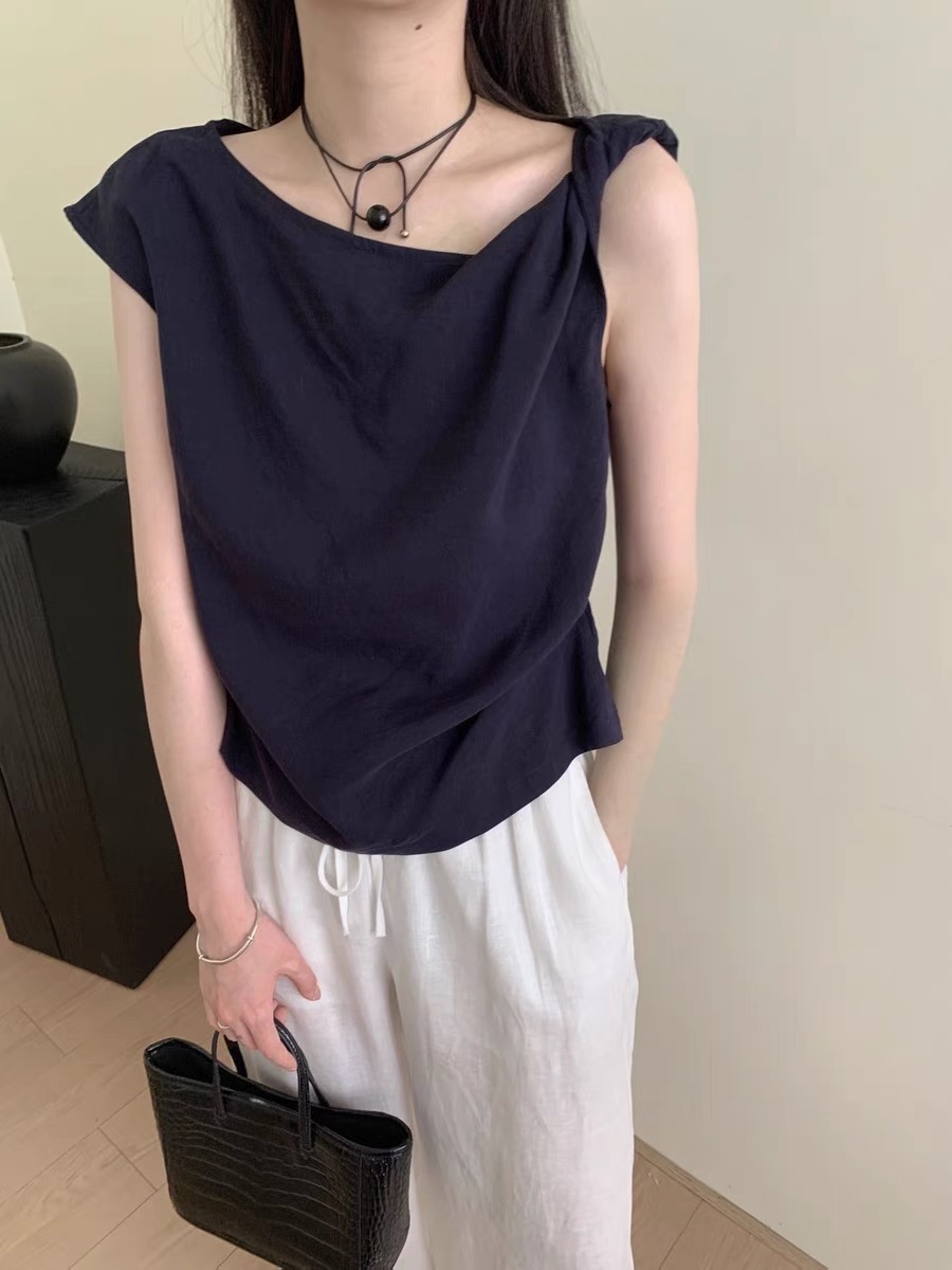 Designed irregular shoulder kink vest for women summer new pleated waist temperament shirt all-match tops