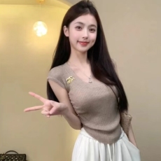 批发夏季新款纯欲风辣妹U领无袖针织衫女设计感修身显瘦褶皱短款上衣