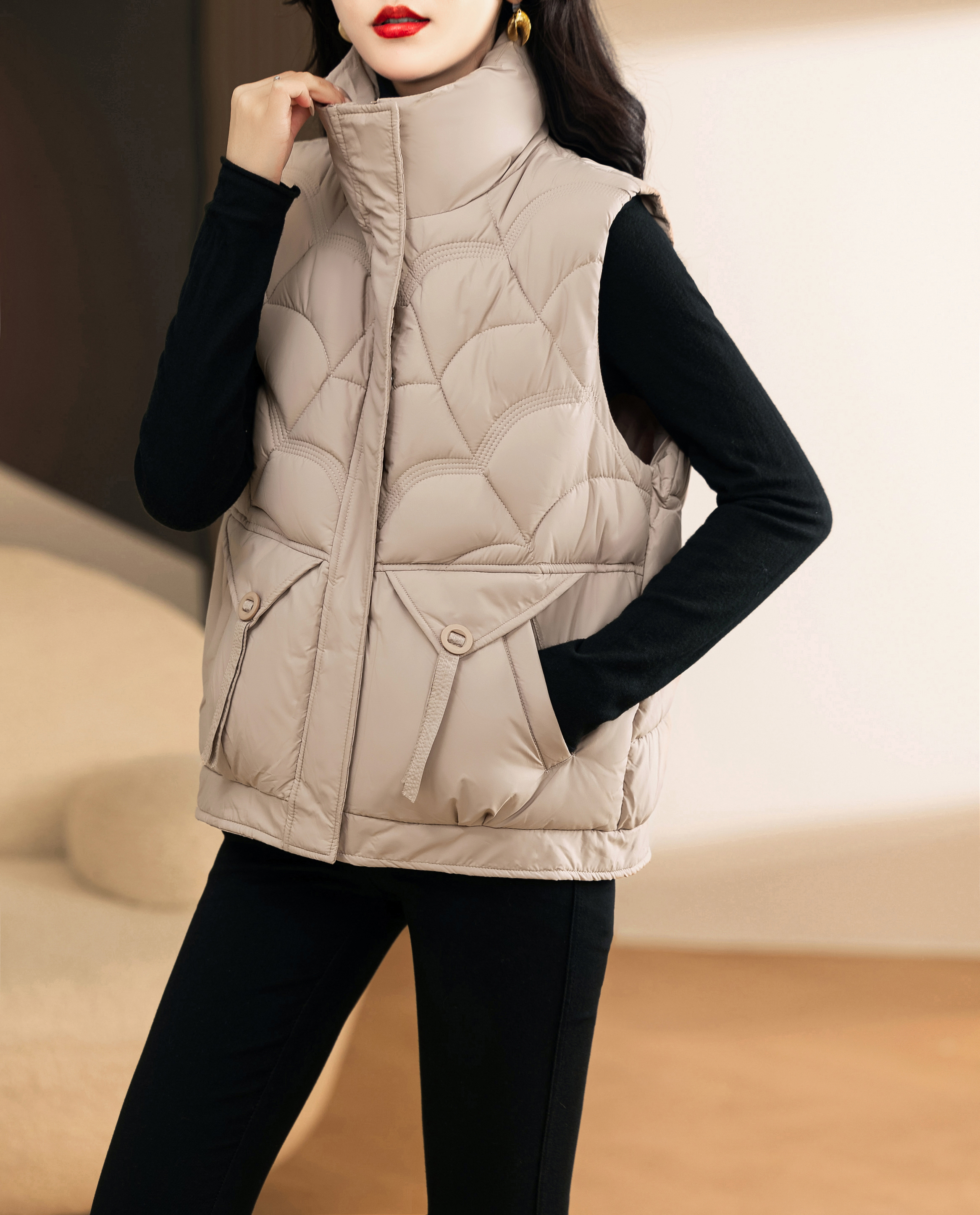 Real shot of foreign trade high-end down jacket vest for women, 2024 autumn and winter new style vest for small people