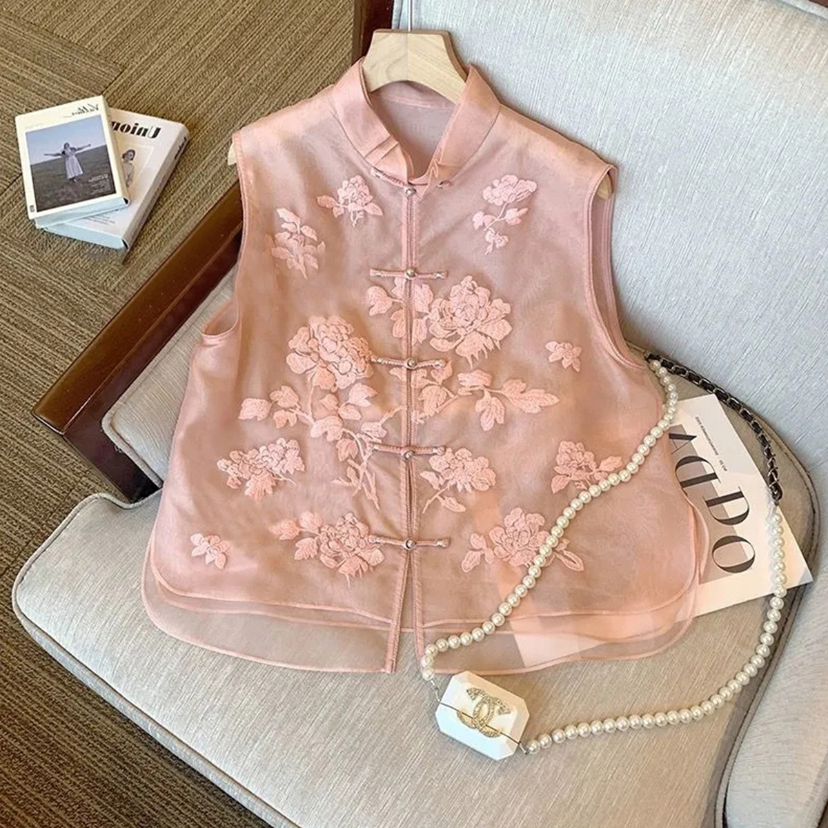 Quality Inspection Officer's Picture National Style Embroidered Disc Button Sleeveless Vest Vest Women's Spring and Summer New Style Sweet Temperament Layered Short Top