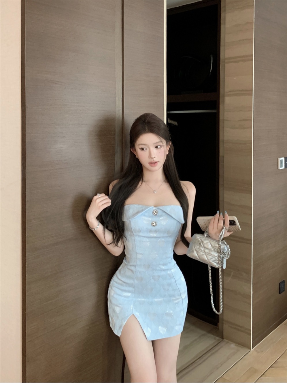 Real shots of European and American hot girls wearing dresses, sleeveless waist-cinching satin flower print lapel hip skirt