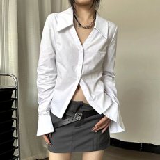 批发白色喇叭袖<b class='q'>衬衫</b>女2026春季新款小众设计辣妹修身显瘦收腰V领上衣