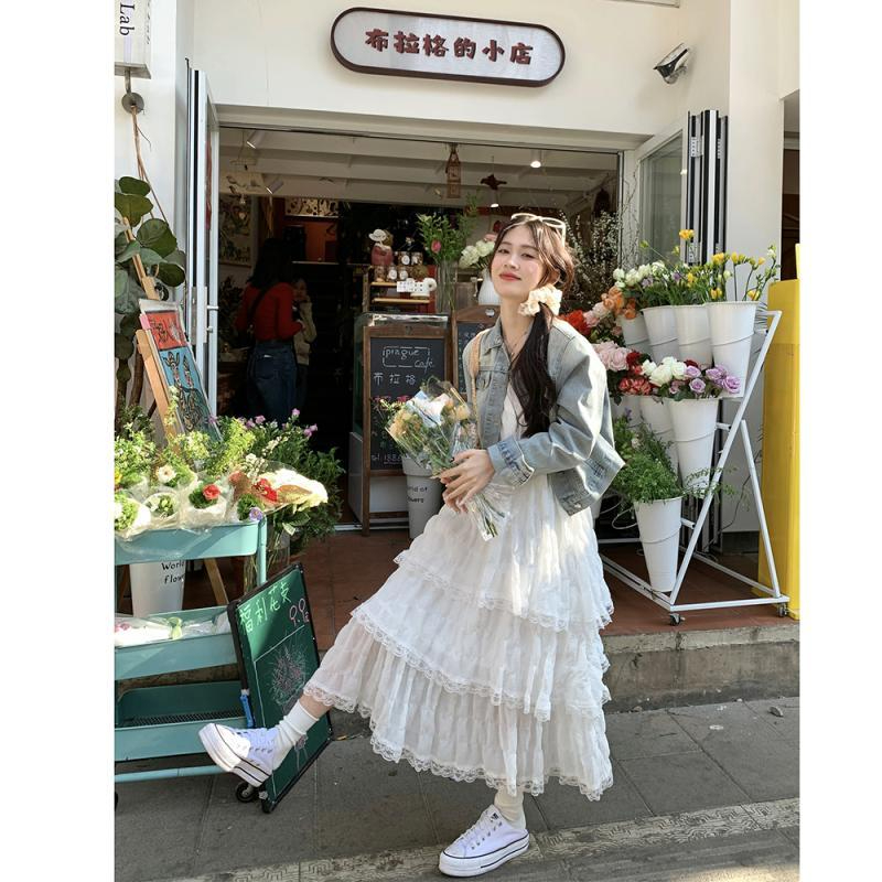 Lace suspender dress female summer seaside vacation sweet girl cake skirt first love pure milk sweet beach long skirt