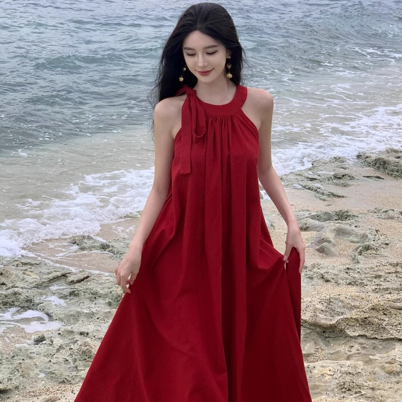 French resort style sleeveless halterneck red dress for women summer Yunnan Sanya seaside resort atmosphere long dress