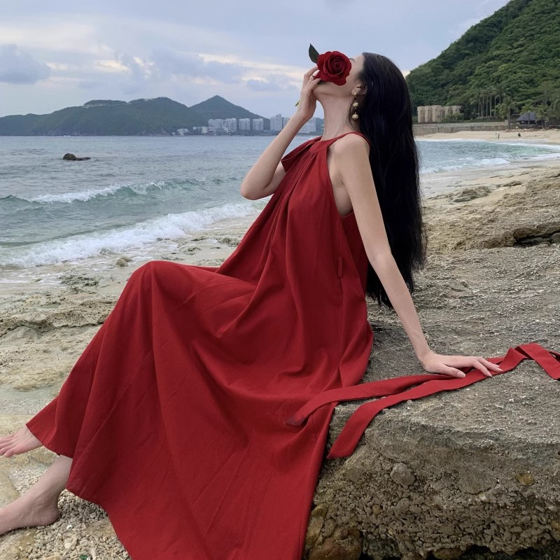 French resort style sleeveless halterneck red dress for women summer Yunnan Sanya seaside resort atmosphere long dress