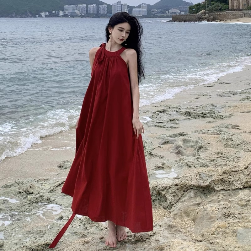 French resort style sleeveless halterneck red dress for women summer Yunnan Sanya seaside resort atmosphere long dress