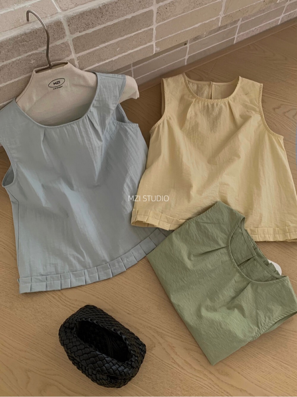 Japanese age-reducing back hollow design sleeveless French solid color hem pleated chic small women's vest