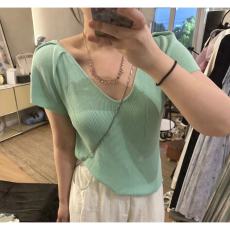 批发~大码设计感V领针织短袖t恤女显瘦遮肉绝美短款小上衣
