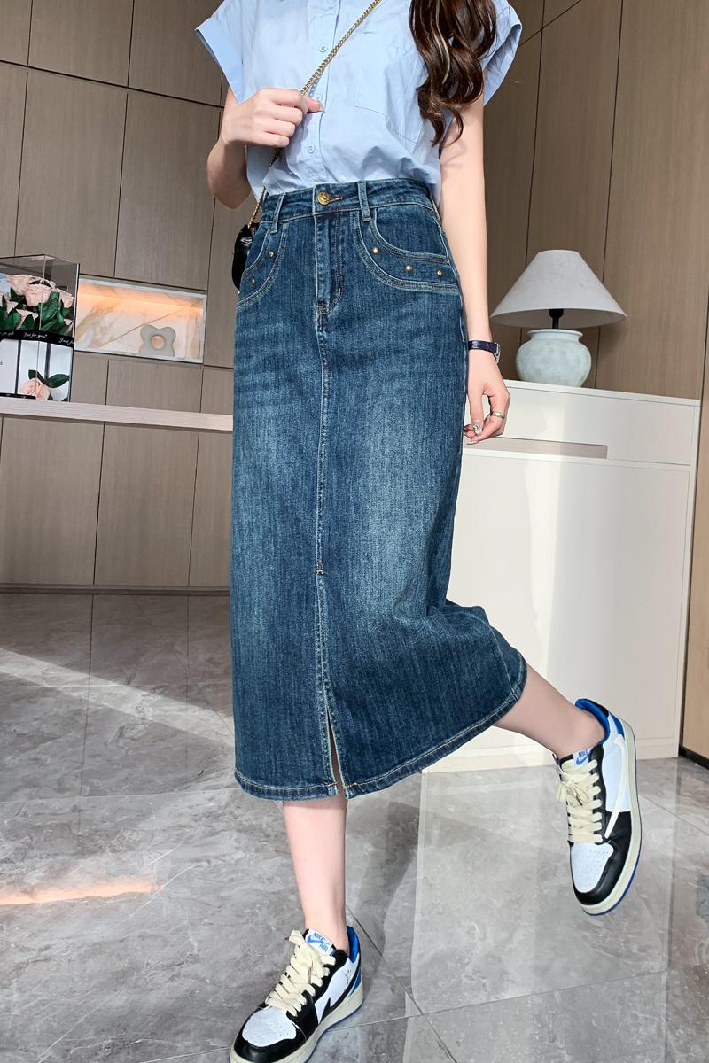 Actual shot of new summer plus size women's clothing for fat girls, loose mid-length skirt, elastic waist, slit denim skirt